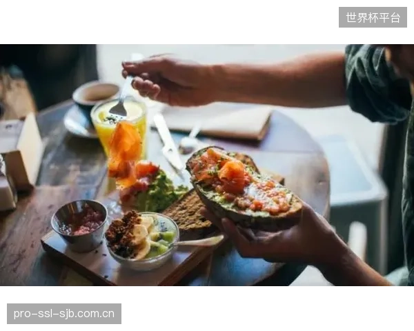 裁判团队的跨时区适应能力受关注，判罚精准度或受生理节律紊乱影响。